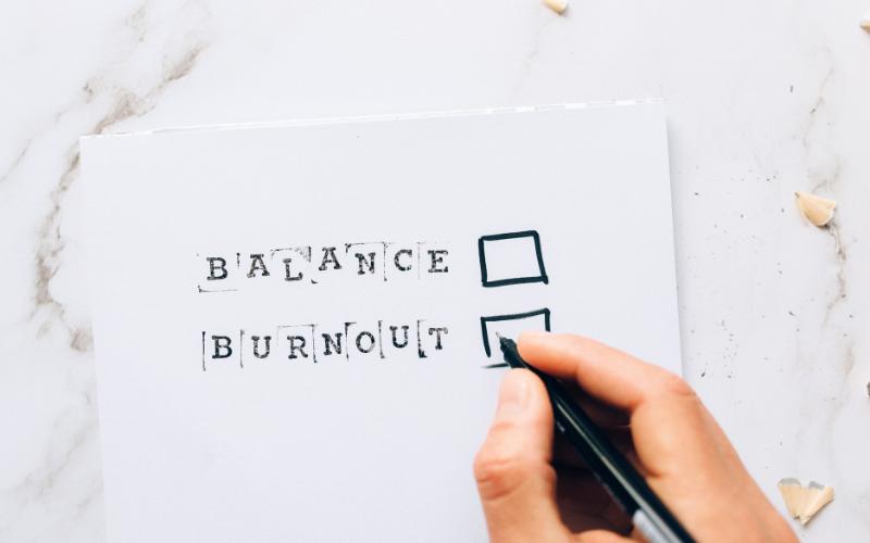 Checklist for burnout; "Balance" unchecked, "Burnout" checked. Signs of ADHD burnout.