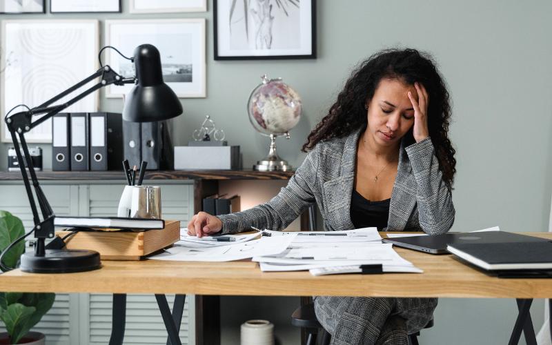 women at work stressed
